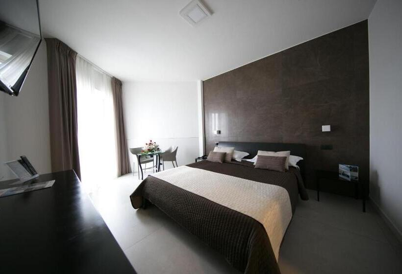 اتاق سوپریور با بالکن, Mediterranea Hotel & Convention Center