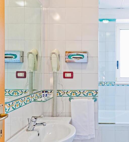 سوییت جونیور, Mediterranea Hotel & Convention Center