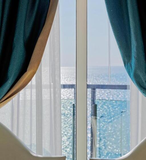 سوییت جونیور, Mediterranea Hotel & Convention Center