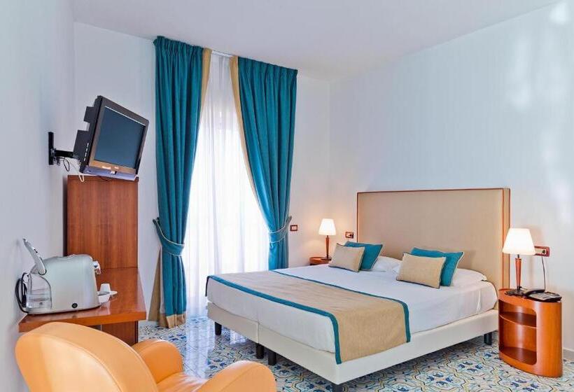 سوییت جونیور, Mediterranea Hotel & Convention Center