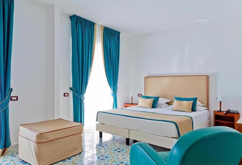 سوییت جونیور, Mediterranea Hotel & Convention Center