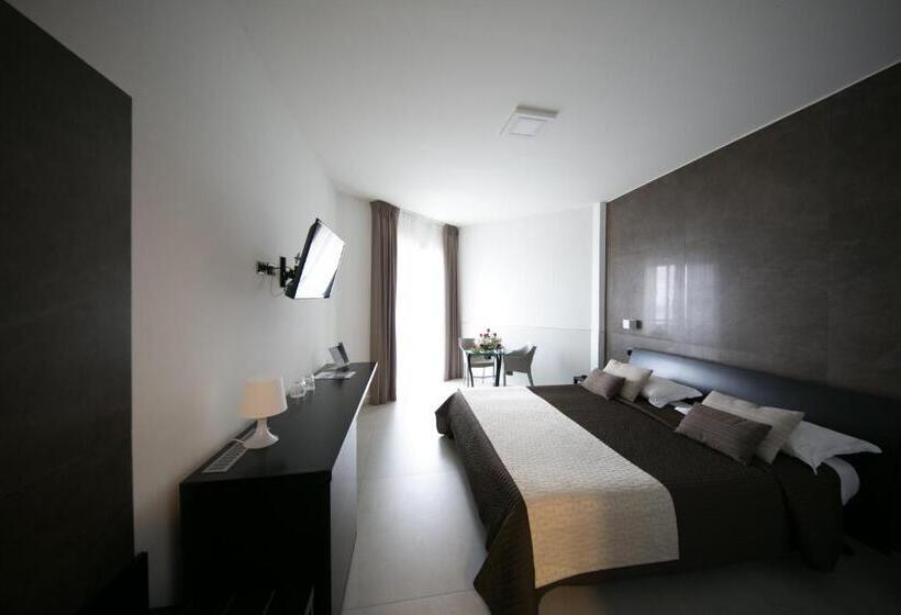 اتاق استاندارد سه نفره, Mediterranea Hotel & Convention Center