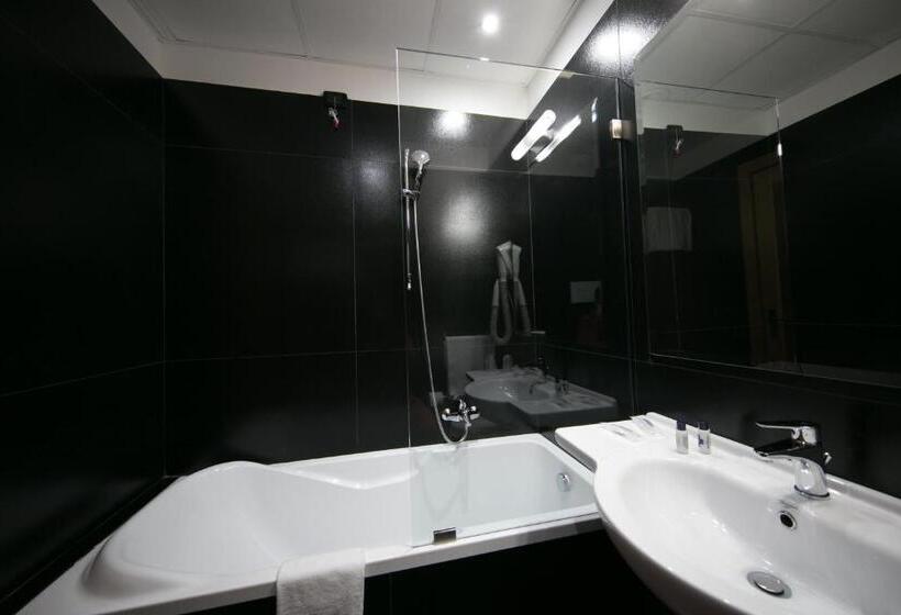اتاق استاندارد سه نفره, Mediterranea Hotel & Convention Center