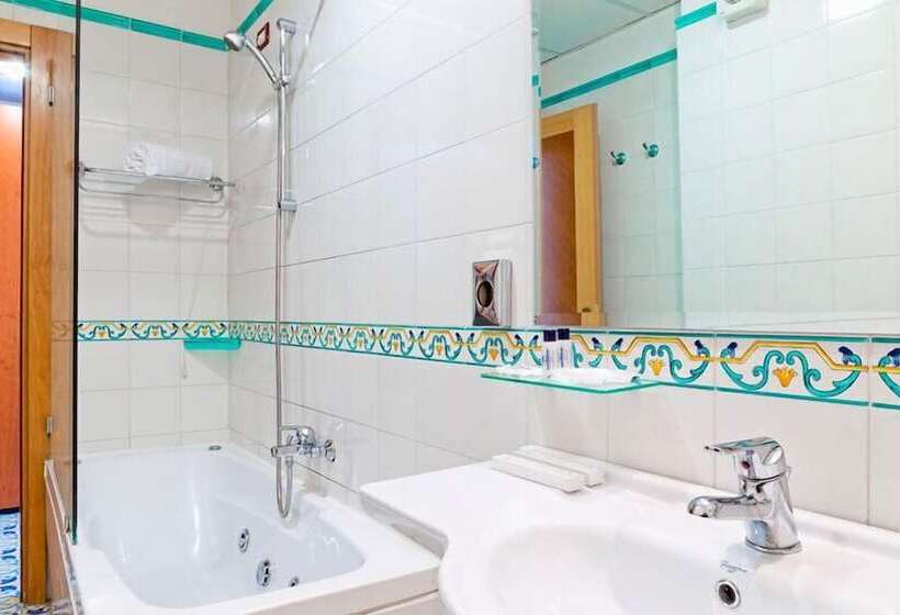 سوییت جونیور, Mediterranea Hotel & Convention Center