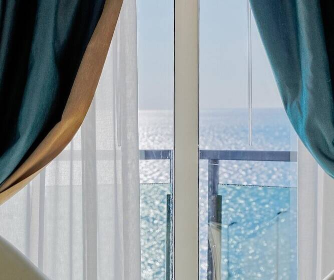 سوییت جونیور, Mediterranea Hotel & Convention Center