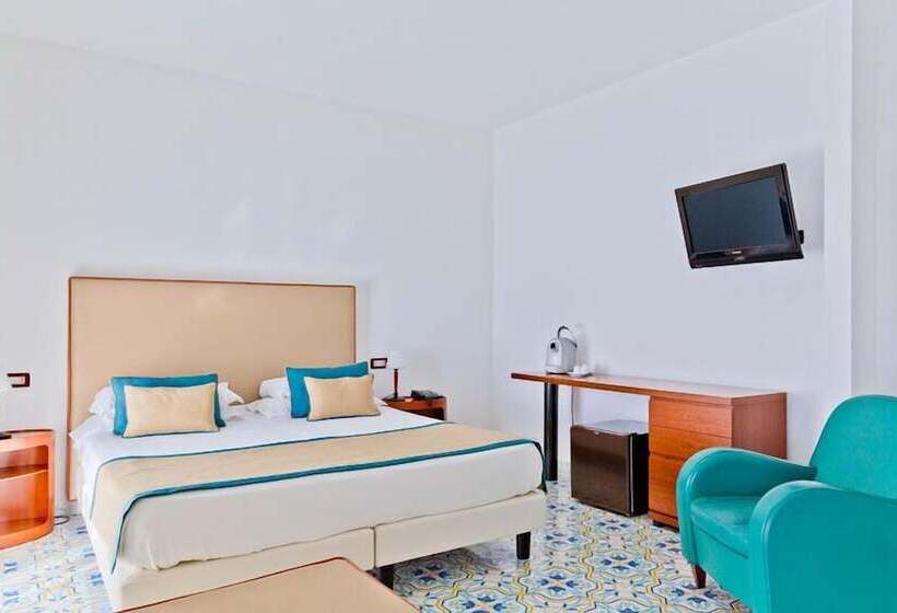 سوییت جونیور, Mediterranea Hotel & Convention Center