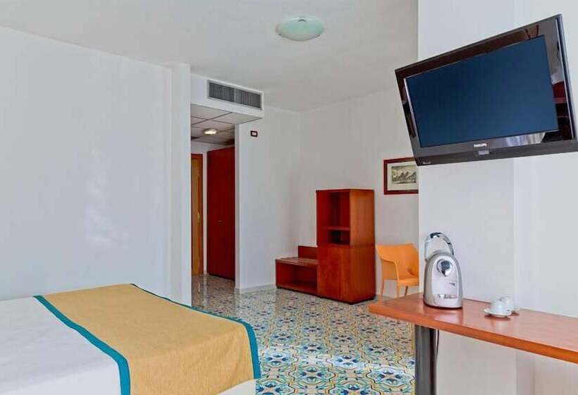 سوییت جونیور, Mediterranea Hotel & Convention Center
