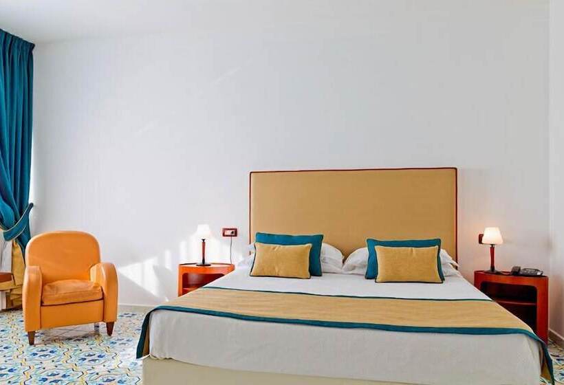 سوییت جونیور, Mediterranea Hotel & Convention Center