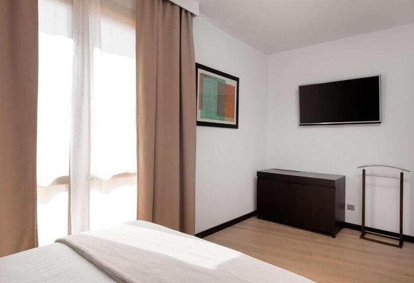 סוויטת ג'וניור, Cartagena puerto