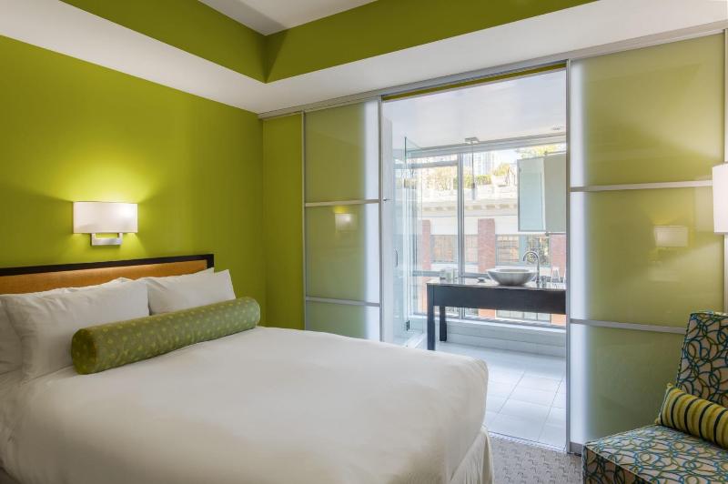 اتاق سوپریور, Opus Vancouver