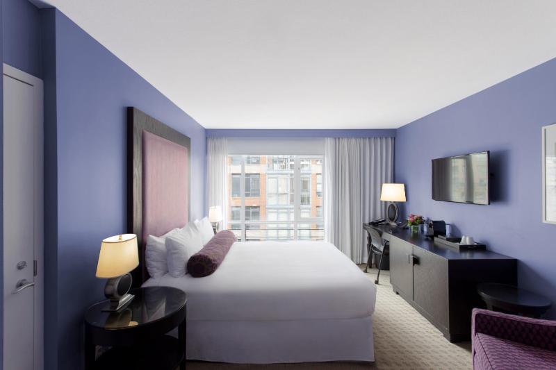 اتاق لوکس با تخت بزرگ, Opus Vancouver