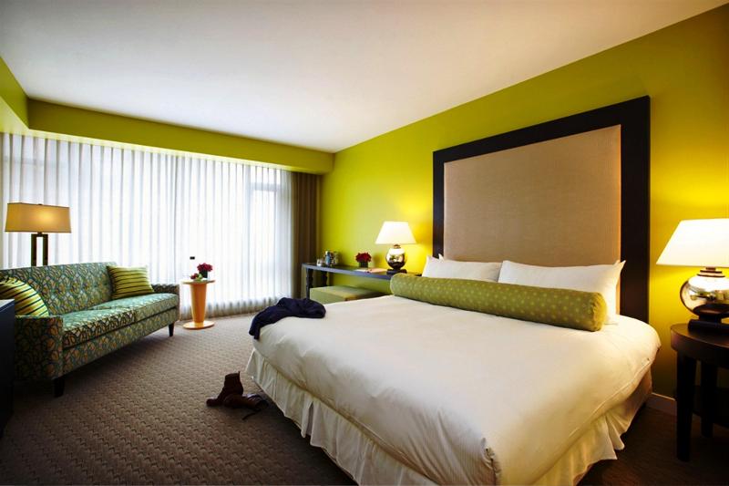 اتاق لوکس با تخت بزرگ, Opus Vancouver