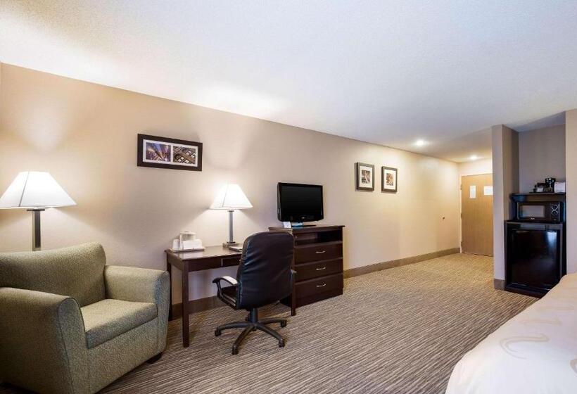 Suite with Hot Tub, Quality Inn I70 Near Kansas Speedway