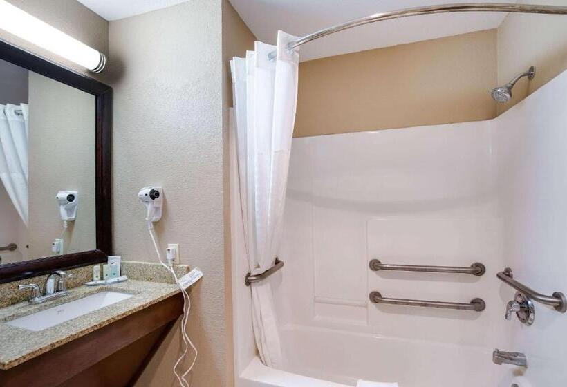 Suite with Hot Tub, Quality Inn I70 Near Kansas Speedway