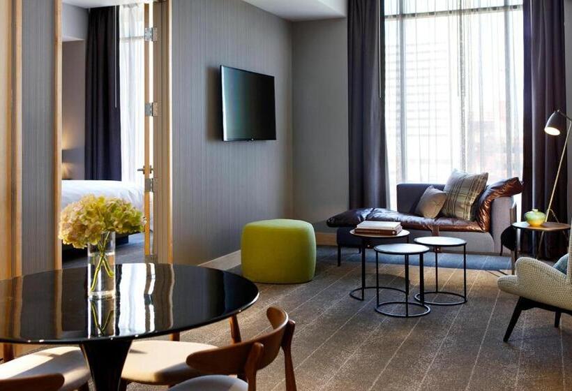 سوئیت با تخت بزرگ, Renaissance Reno Downtown Hotel & Spa
