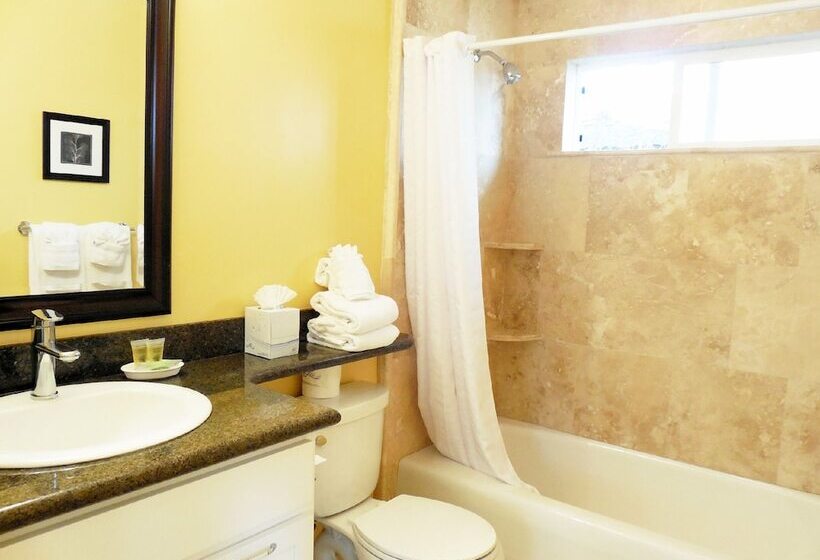 اتاق لوکس, Sea Breeze Inn  Pacific Grove