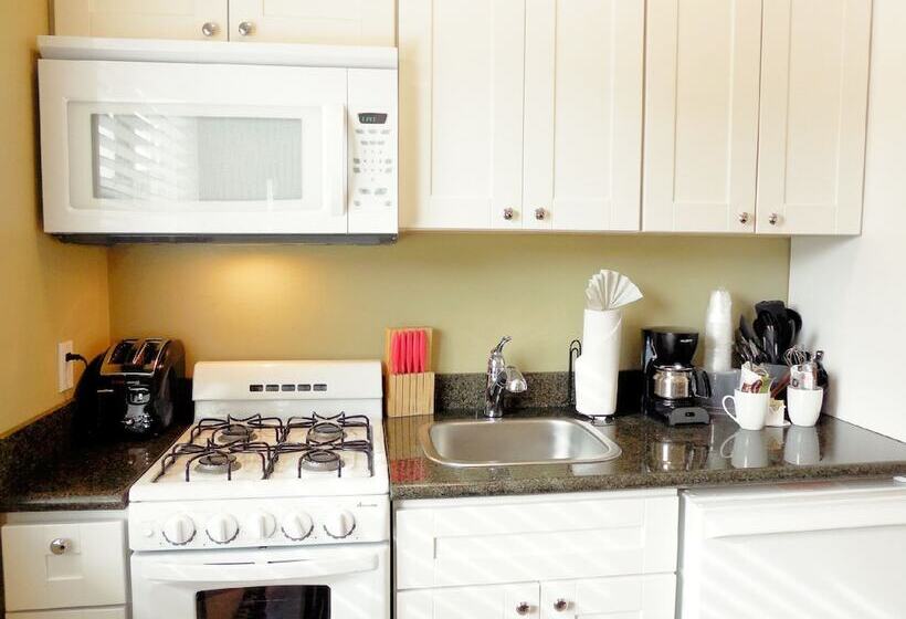 اتاق لوکس, Sea Breeze Inn  Pacific Grove