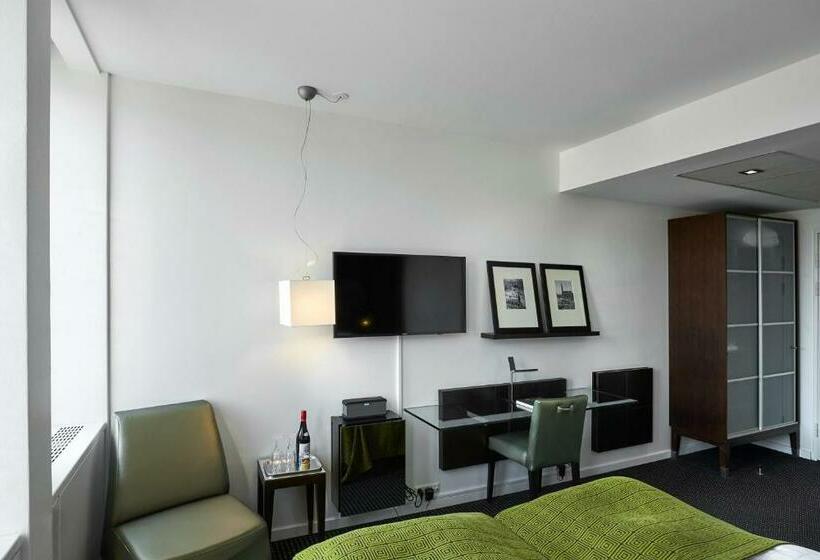 Superior Single Room, The Square