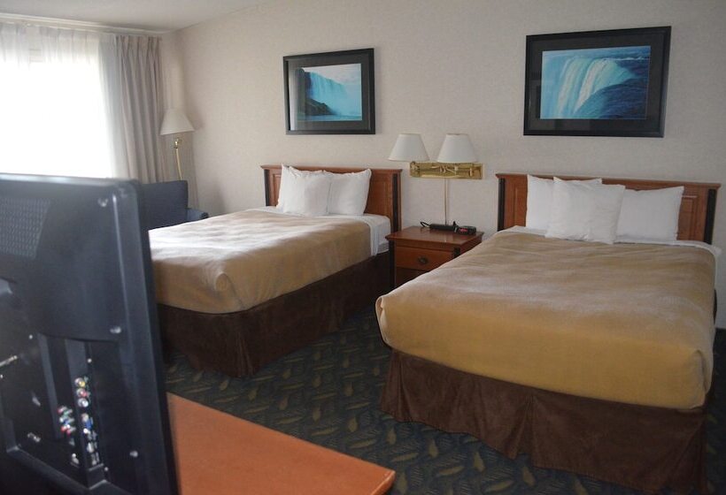 Chambre Standard 2 Lits Doubles, Travelodge By Wyndham Niagara Falls At The Falls