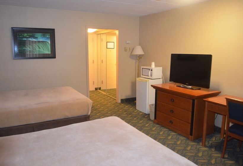 Chambre Standard 2 Lits Doubles, Travelodge By Wyndham Niagara Falls At The Falls