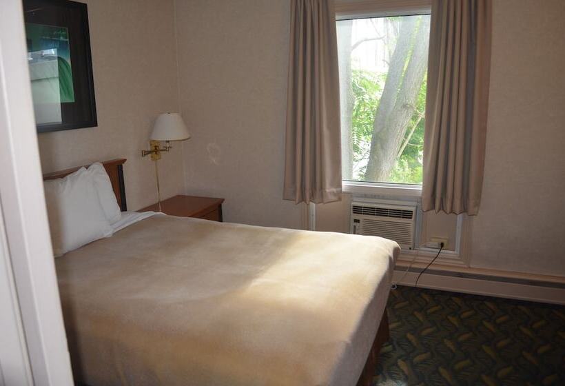 Chambre Standard, Travelodge By Wyndham Niagara Falls At The Falls