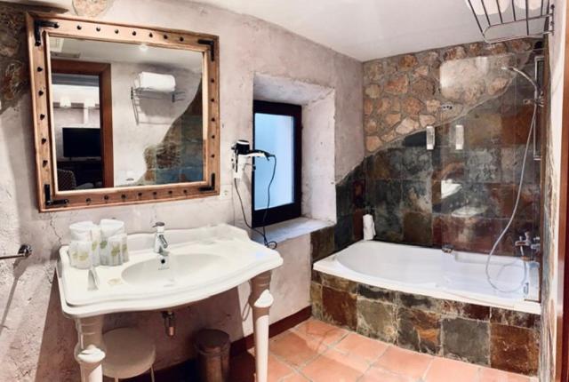 سوییت, La Figuerola Hotel & Restaurant