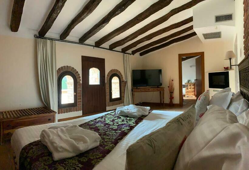 سوییت, La Figuerola Hotel & Restaurant