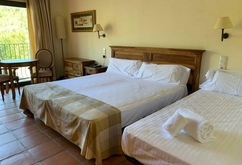 Standard Triple Room, La Figuerola Hotel & Restaurant