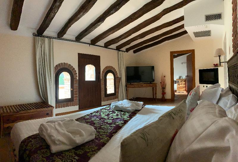 سوییت, La Figuerola Hotel & Restaurant