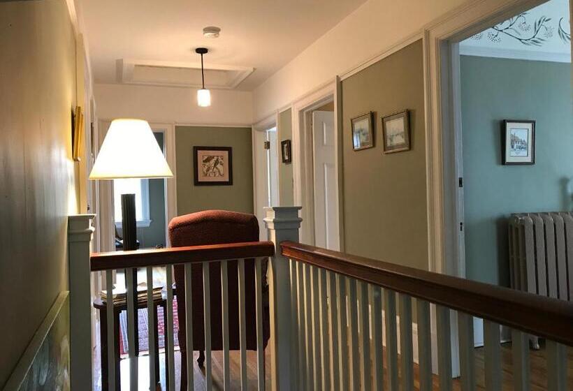 اتاق استاندارد با تخت بزرگ, Stirling House