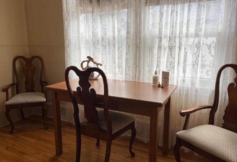 اتاق استاندارد با تخت بزرگ, Stirling House