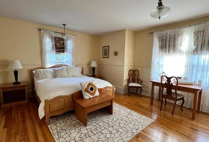 اتاق استاندارد با تخت بزرگ, Stirling House