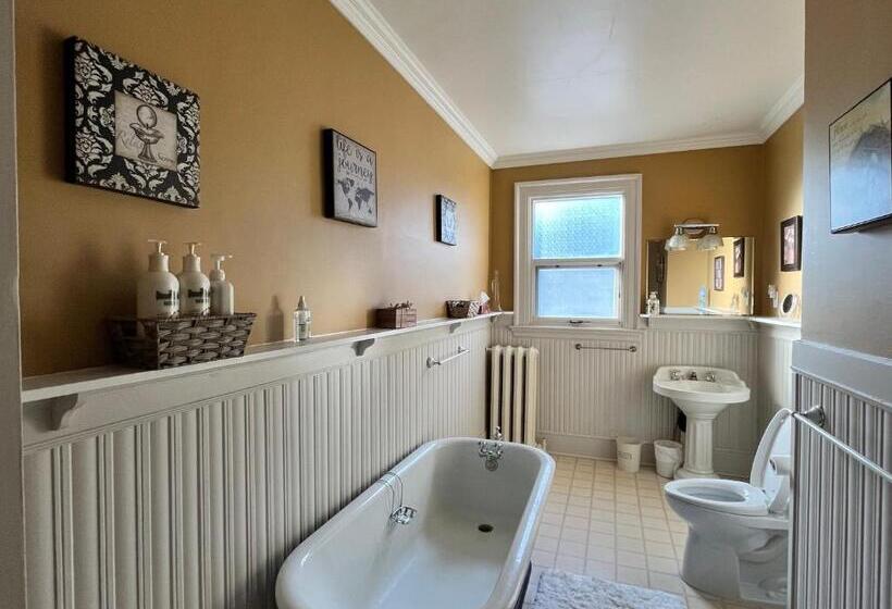 اتاق استاندارد با تخت بزرگ, Stirling House
