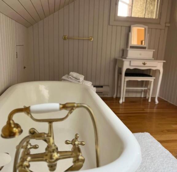 اتاق استاندارد با تخت بزرگ, Stirling House