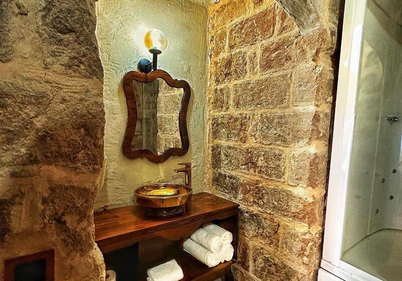 اتاق خانوادگی, Fairouz Otel