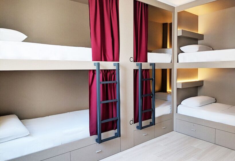 تختخواب در اتاق مشترک, Broz Hostel