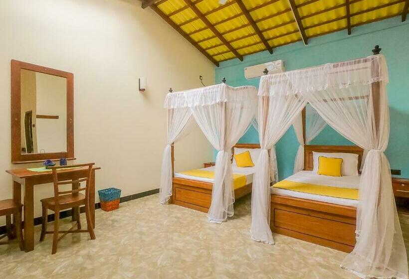 اتاق استاندارد با چشم‌انداز استخر, Terrace Garden Ayurveda Resort