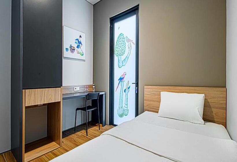 اتاق استاندارد یک نفره, M Studio Karawaci
