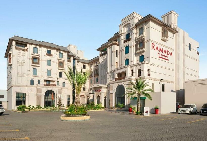 اتاق لوکس با تخت بزرگ, Ramada By Wyndham Lahore Gulberg Ii
