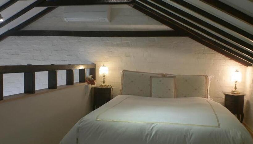استودیوی استاندارد, Bon Accord Luxury Accommodation