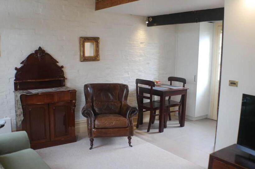 استودیوی استاندارد, Bon Accord Luxury Accommodation