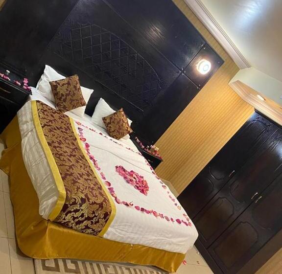 سوییت, Durrat Al Motamizon Furnished Apartment 3