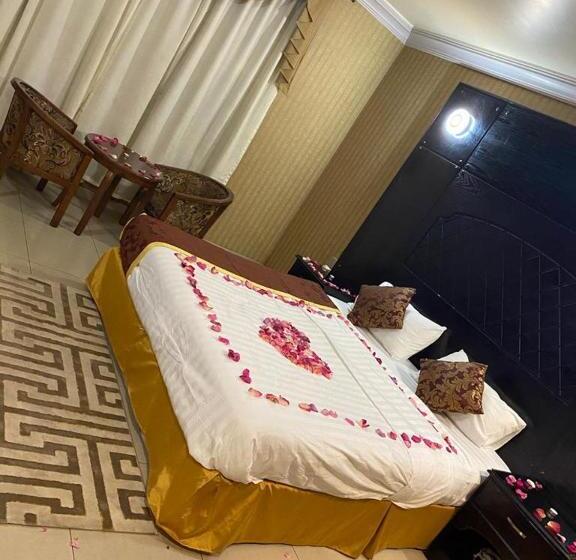 آپارتمان 3 خوابه, Durrat Al Motamizon Furnished Apartment 3