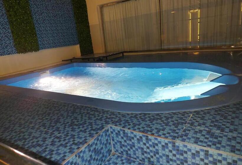 کلبه ییلاقی, Durrat Al Motamizon Furnished Apartment 3