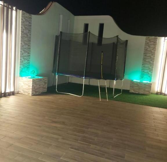 کلبه ییلاقی, Durrat Al Motamizon Furnished Apartment 3