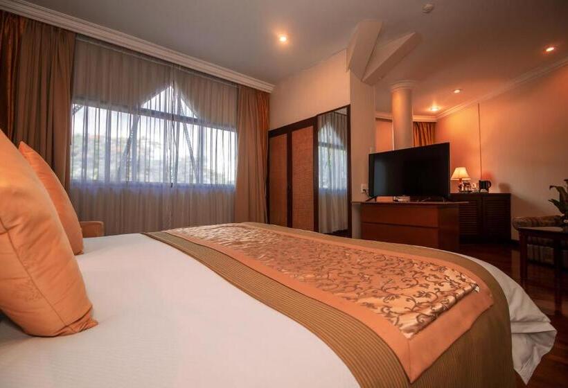 سوییت جونیور, Laotel Vientiane