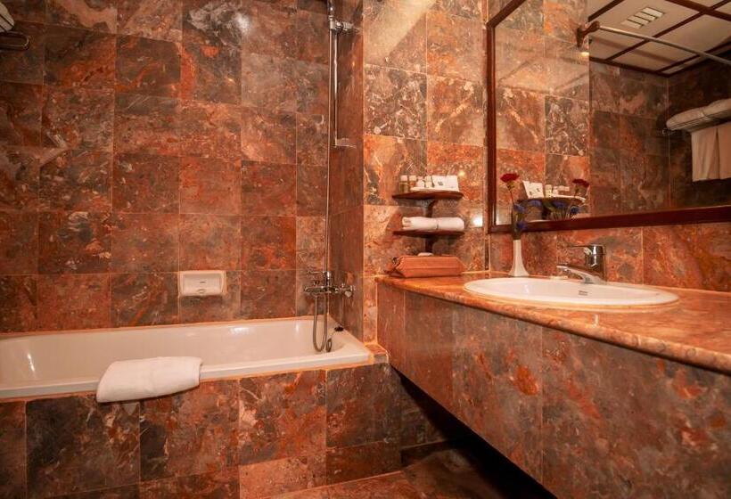 سوییت جونیور, Laotel Vientiane
