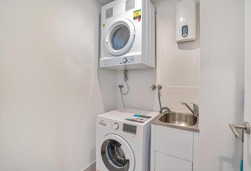 2 Bedrooms Apartment River View, Peninsular Gold Coast