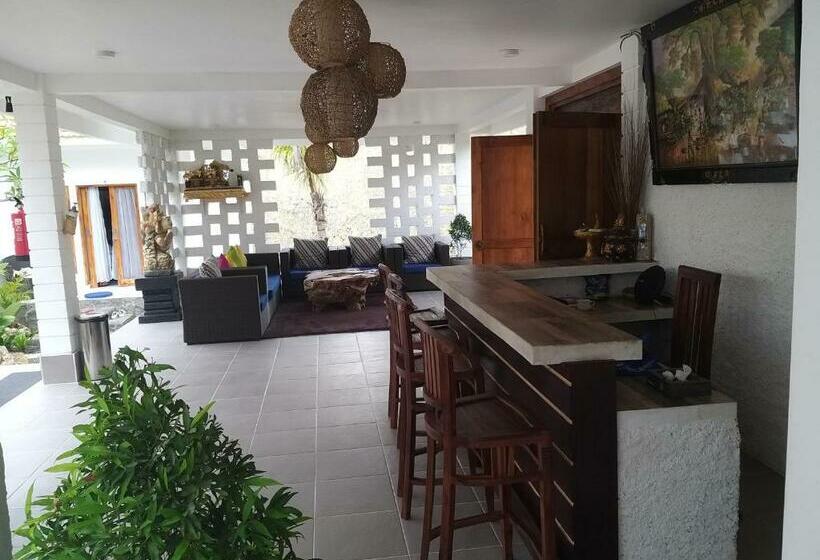 اتاق لوکس, Adi Abian Villa