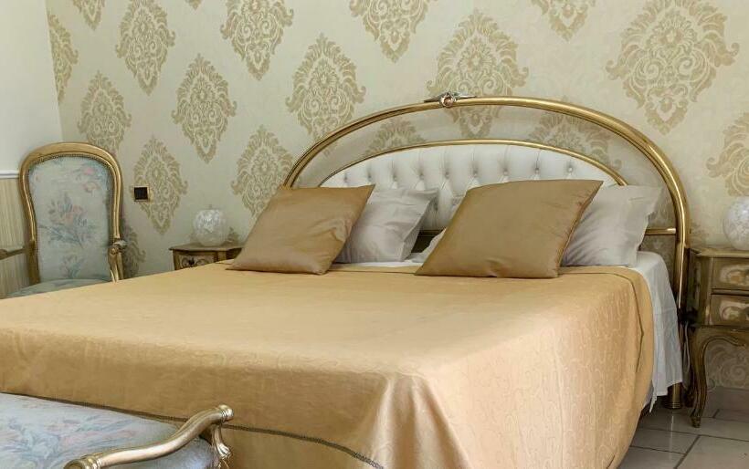 سوئیت جونیور با تراس, Peperosa B&b And Events